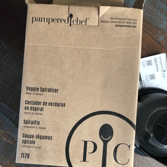 Pampered Chef Veggie Spiralizer NWT - Picture 2 of 8
